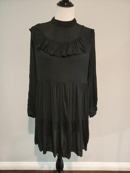 Dresses & Skirts - Zara Black Long Sleeve Ruffle Dress  Size Small